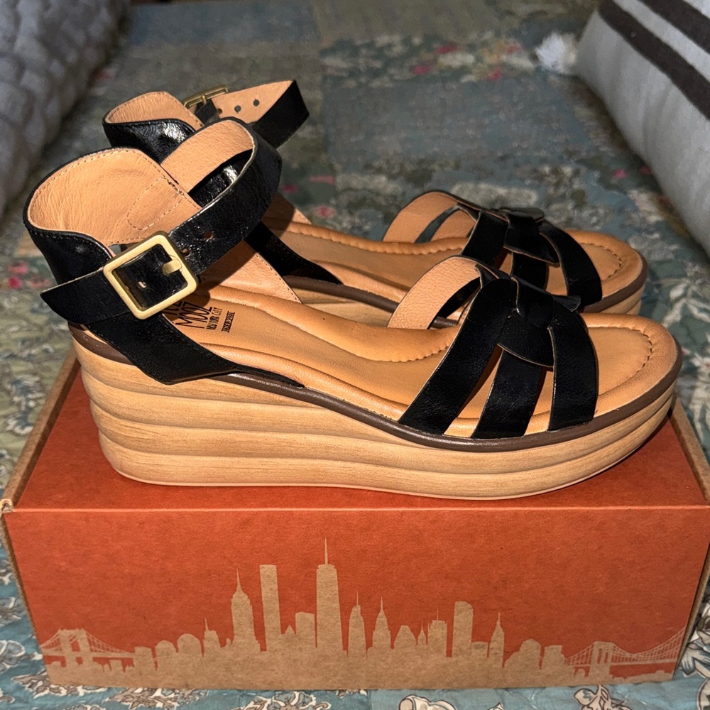 Miz Mooz Black Leather Ankle-Strap Sandals with Braided Front - Picture 4 of 11